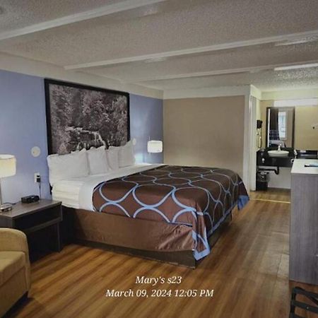 Super 8 By Wyndham Asheville/Biltmore Екстериор снимка